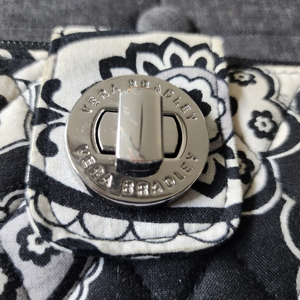 Preowned Vera Bradley black and white kisslock‎ wallet - Picture 3 of 14